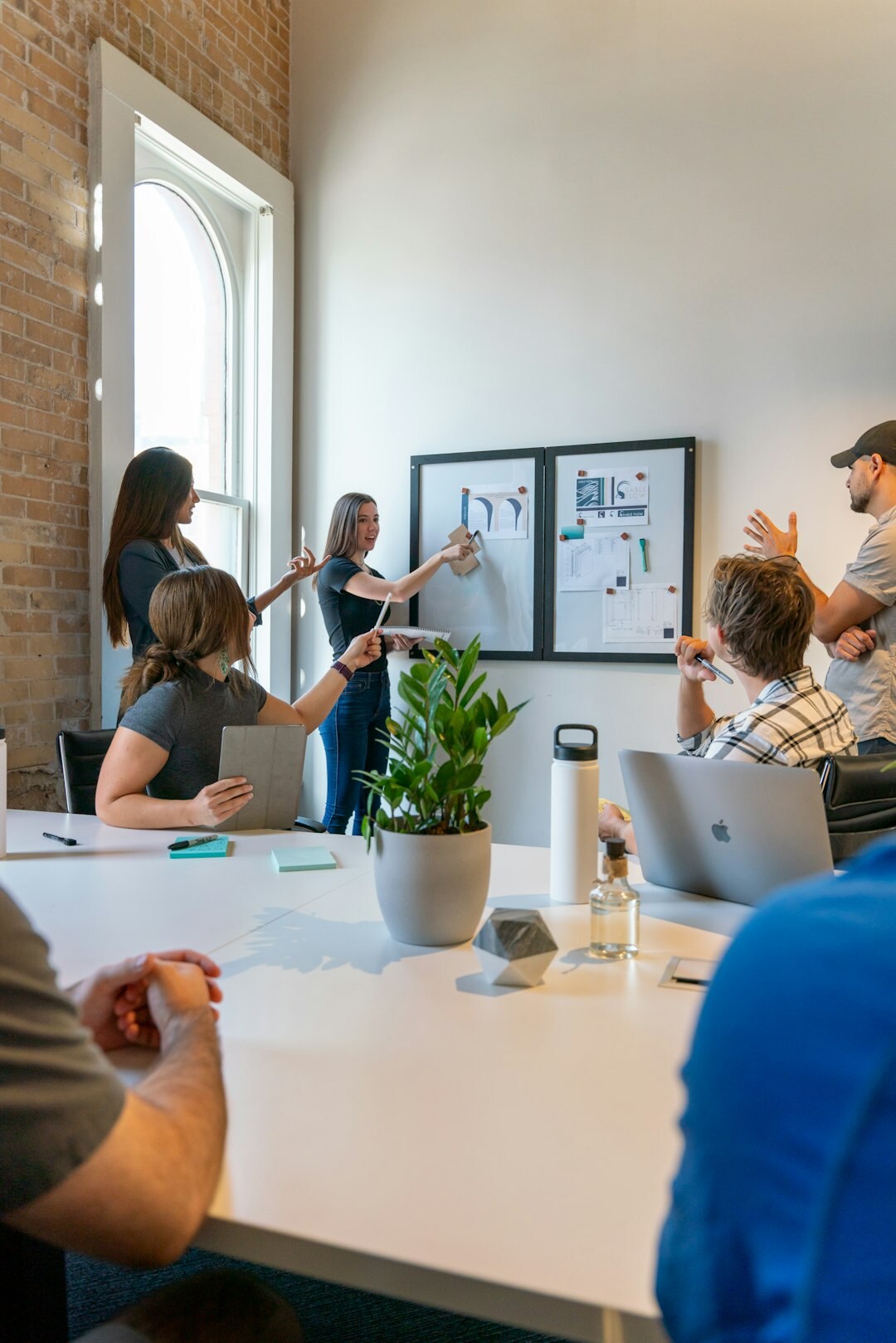 group discussion in meeting